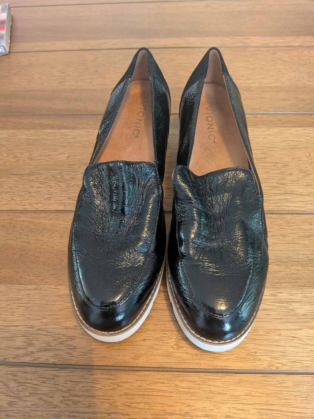 Vionic Kensley Black Crinkle Patent Leather Chunky Lug Sole Loafers Sz 9 Glossy